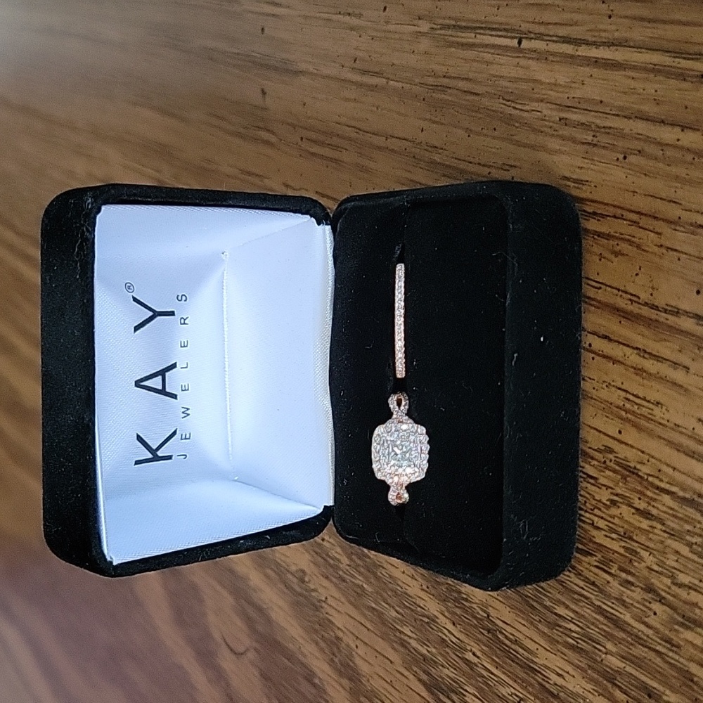 14K Rose gold bridal set Size 5 Reasonable offers will be considered. - Picture 5 of 8